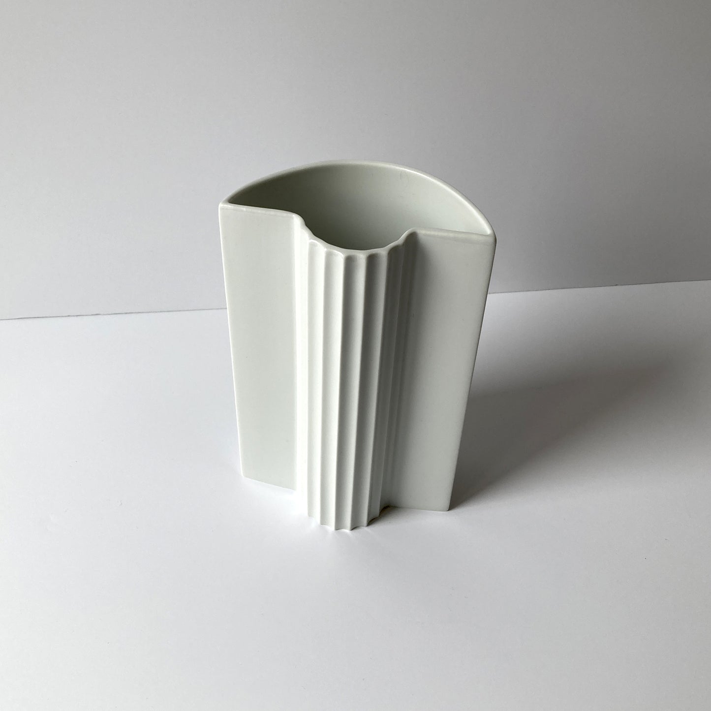 Thomas Keramik, White Porcelain Rounded Linear Vase